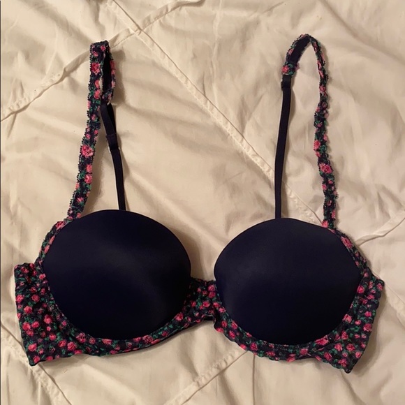 Victoria’s Secret Bra - Picture 2 of 4